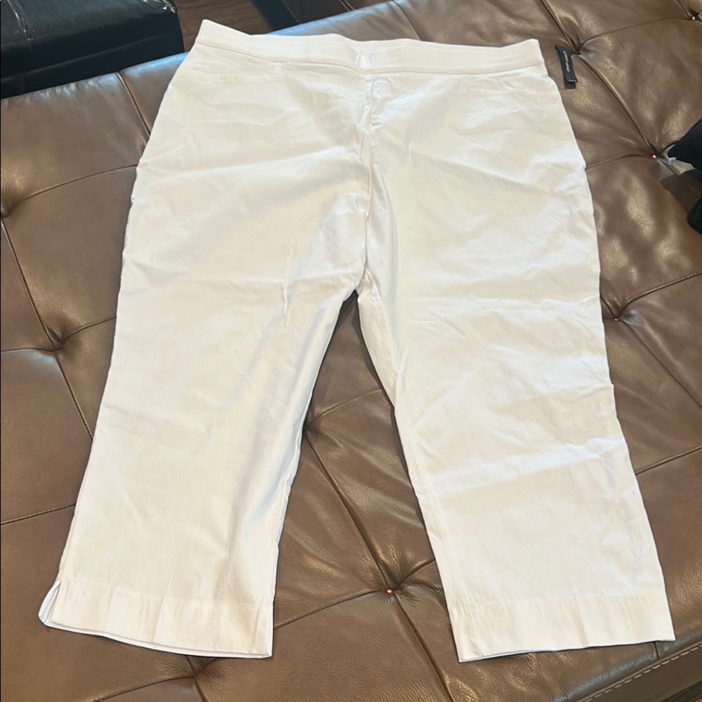 NWT Worthington White Crop Length Pants